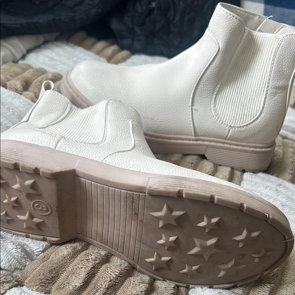 Cream KIDS ankle Boots with Star Soles